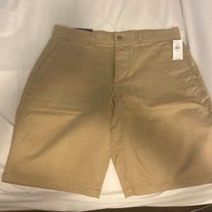Gap, khaki 10 inch shorts